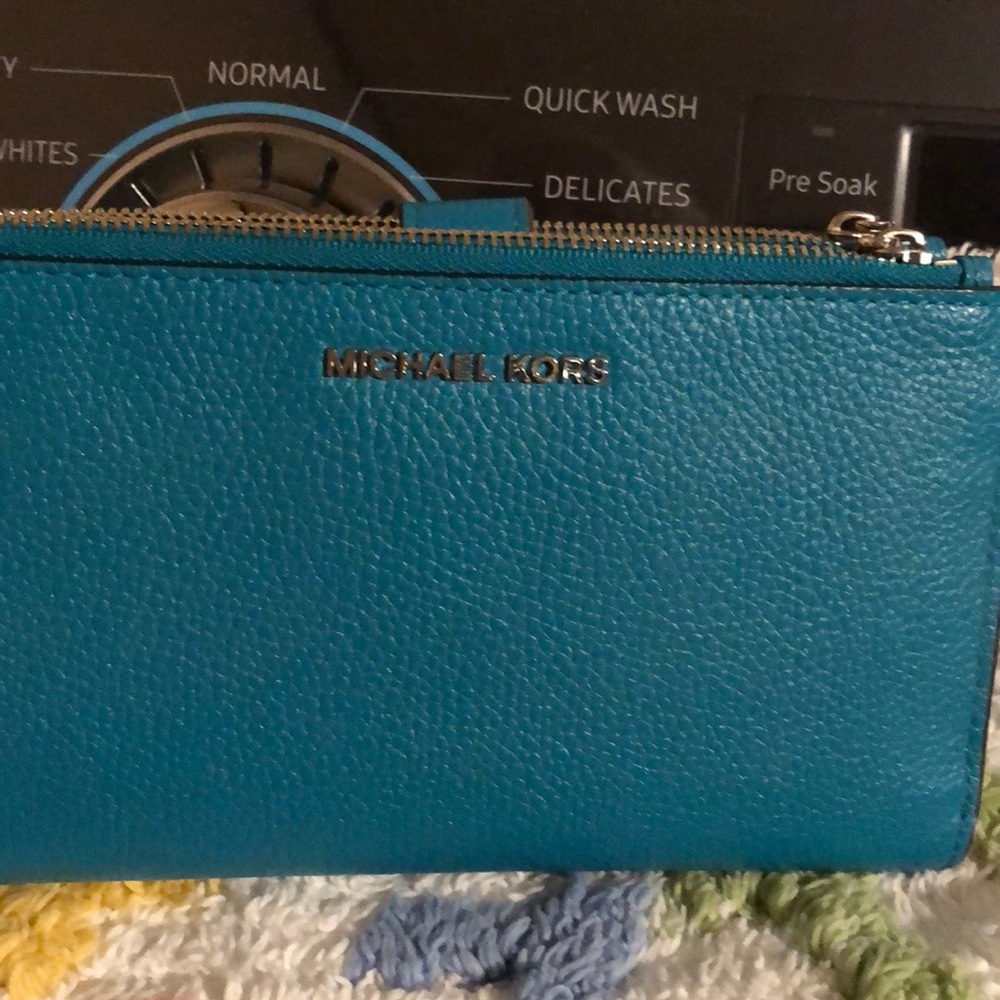 Micheal Kors wallet new without tag